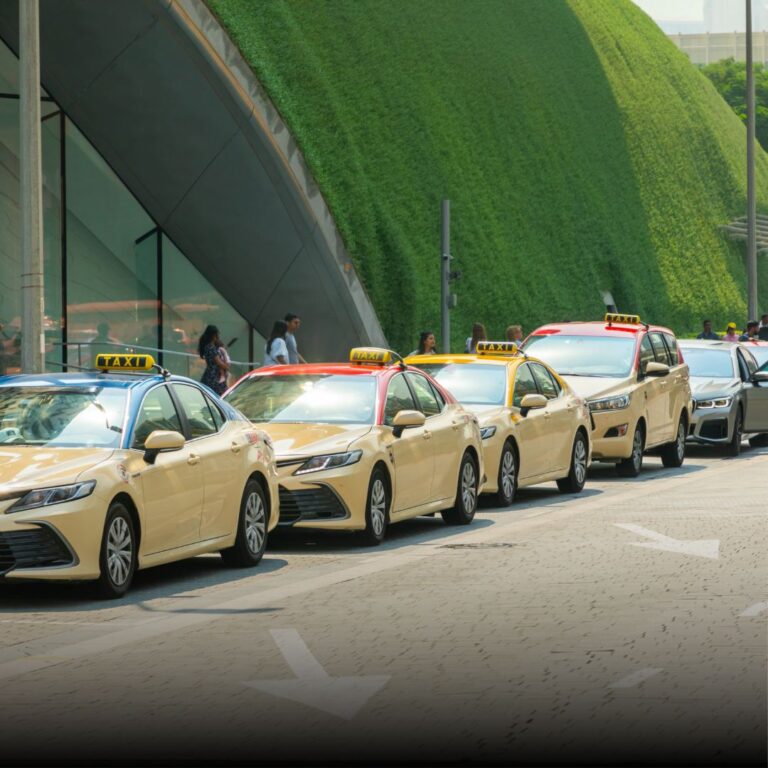 Dubai’de Taksi Çatılarının Renkleri Neden Farklı?