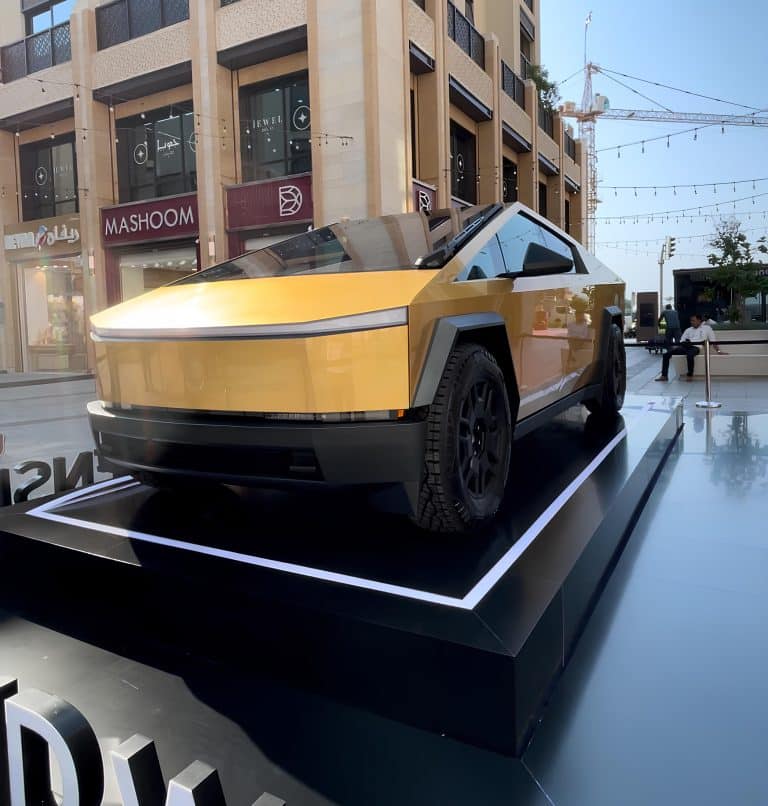 Dubai’de Altın Kaplama Tesla Cybertruck Çekilişi!